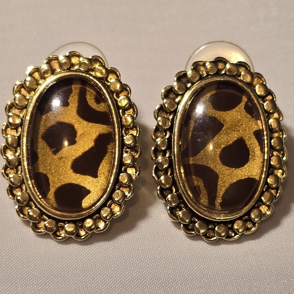Jewelry - Vintage gold-tone stud earrings with leopard animal print pattern